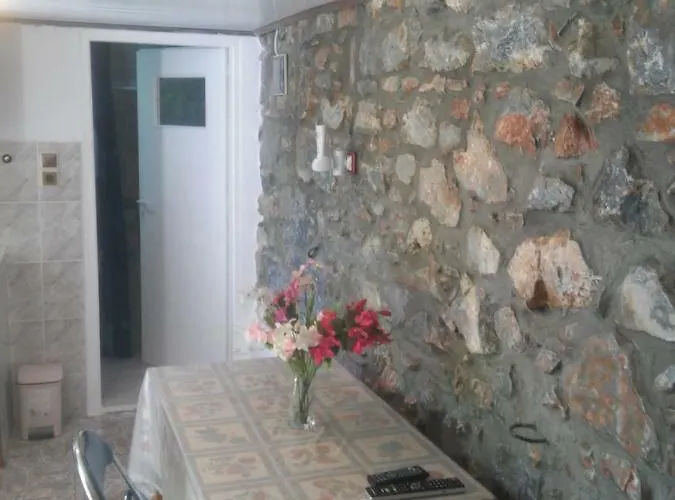 アパート Kalapo Tseratsiá